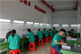 石岩世界杯(中国)官方在线登录省模抛光车间