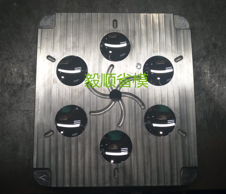 世界杯(中国)官方在线登录VR镜头模具抛光研磨4